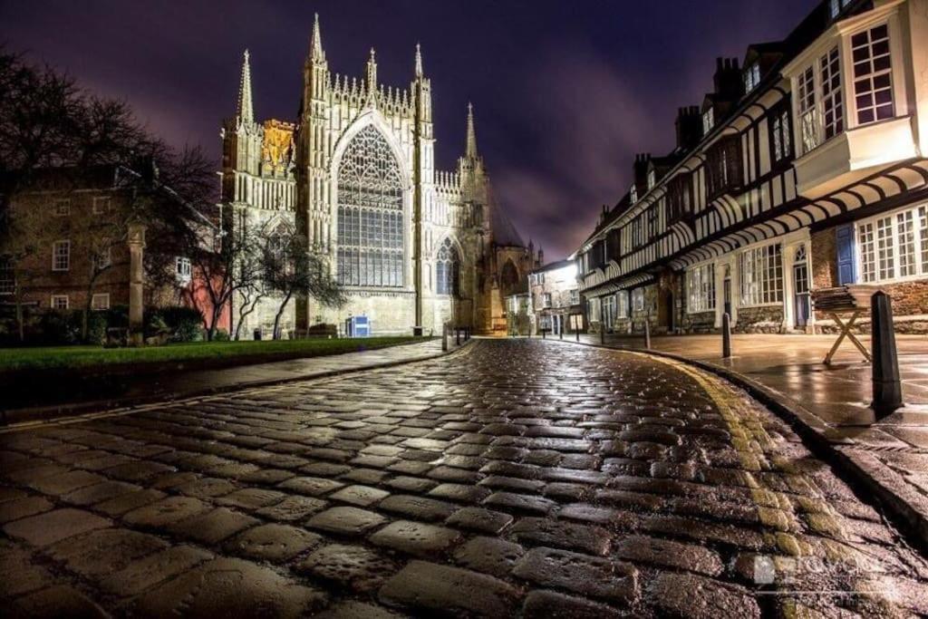 Loveyork Priory Apartment - Central With Parking エクステリア 写真
