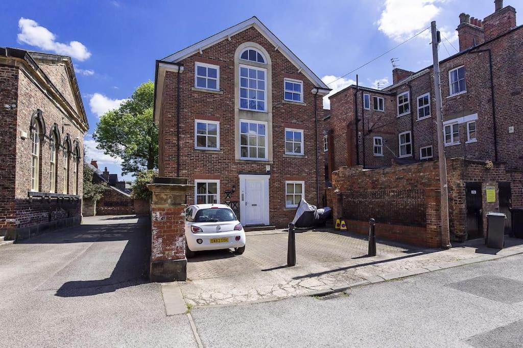 Loveyork Priory Apartment - Central With Parking エクステリア 写真